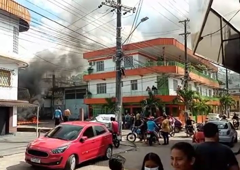 Moradores protestam contra instalação de novos medidores de energia em Manaus