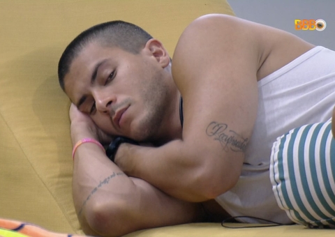 BBB22: Brothers pressentem que Big Fone vai tocar e Arthur faz plantão: ‘vai ser ao vivo’