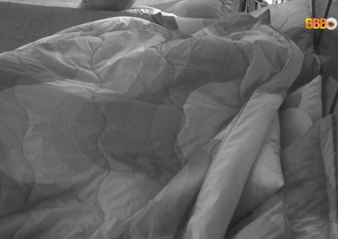 BBB22: Pegação rola entre Lucas e Eslô, mas brother descarta sexo em frente às câmeras