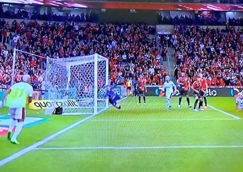 Flamengo bate Athletico-PR com golaço de Pedro