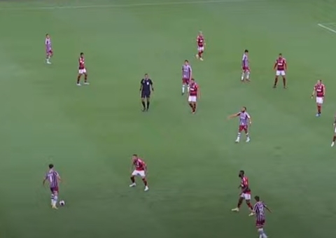 Flamengo vence Fluminense por 2 a 0 e abre vantagem na decisão do Campeonato Carioca