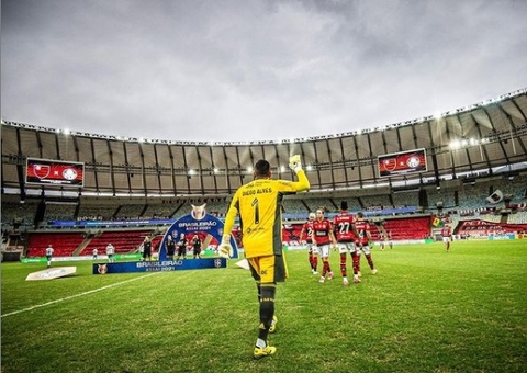 Flamengo vence de 1 a 0 Palmeiras na estreia do Brasileiro
