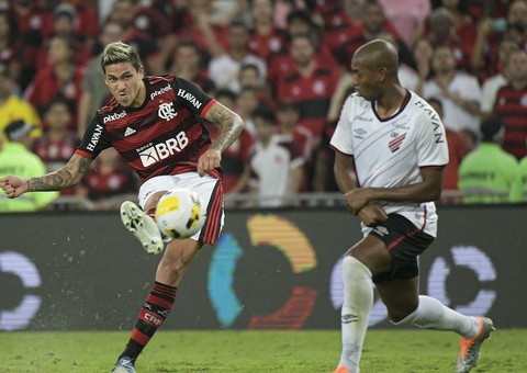 Athletico-PR e Flamengo duelam por vaga na semifinal da Copa do Brasil