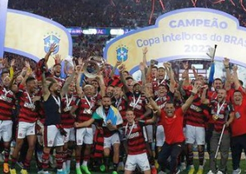 Flamengo encerra ano cheio de títulos contra Avaí já rebaixado