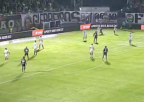 Bragantino goleia Flamengo e quebra sequência invicta de Sampaoli