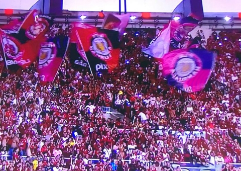 Torcedores do Flamengo são punidos após faixa contra 'torturadores de 64'