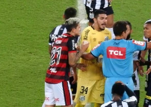 Flamengo detona Santos em jogo no Maracanã