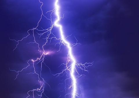 Tempestade causa alagamentos e deixa 12 mortos em Henan, na China