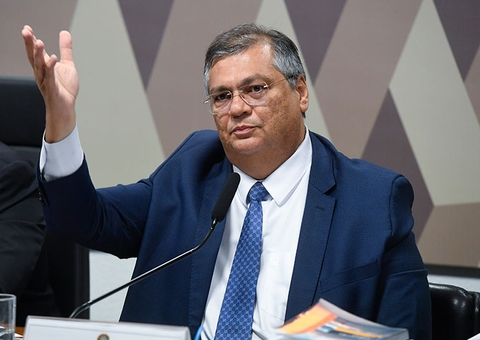 Flávio Dino suspende lei que proíbe linguagem neutra nas escolas do Amazonas