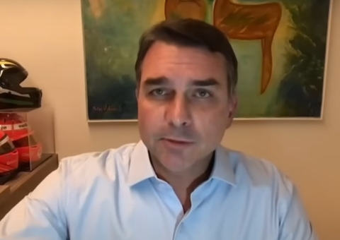 Flávio Bolsonaro confirma que tarifa de Trump é manobra para aprovar anistia