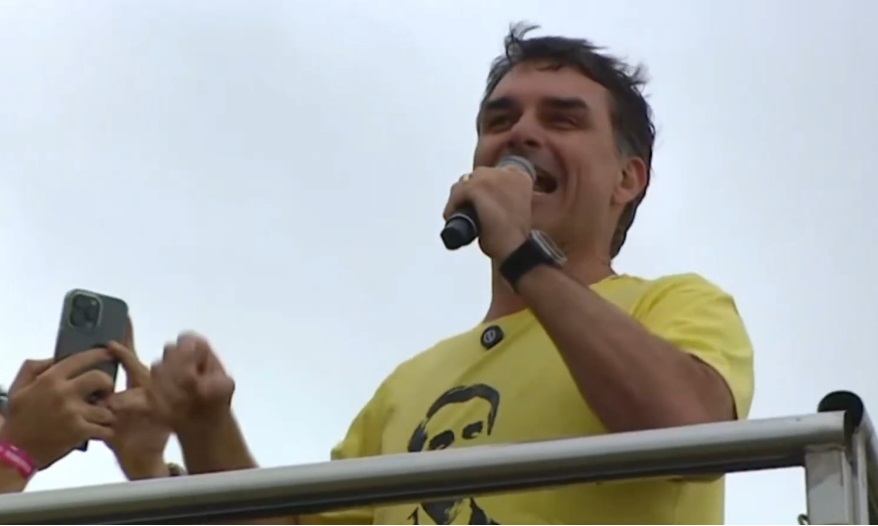 Flávio exige anistia ampla e diz em ato no Rio que STF irá entregar cabeça de Moraes na bandeja