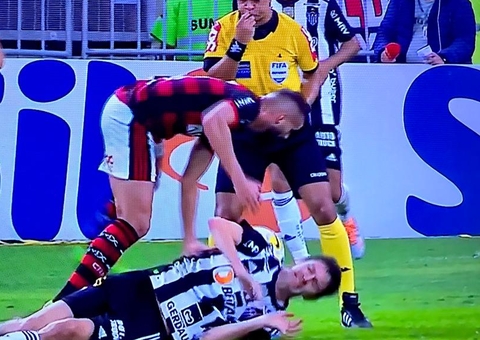 Flamengo cai para 5º lugar e Corinthians sobe para 4ª posição no Brasileiro