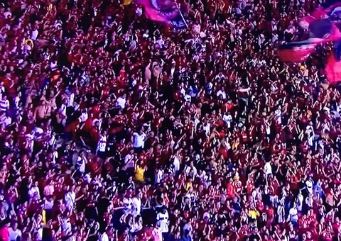 Torcidas de Flamengo e Olímpia brigam; PM apura ação policial por uso de arma