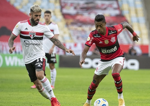 Com esperança de título, Flamengo enfrenta o São Paulo hoje no Morumbi