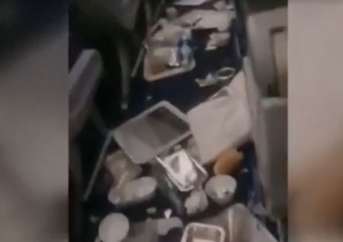 Sete pessoas ficam feridas após voo despencar mais de 300 metros durante turbulência