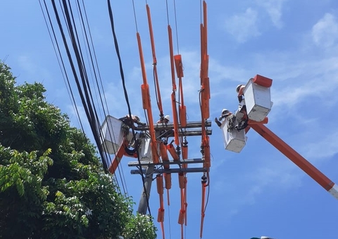Ruas e avenidas de dois bairros ficam sem energia nesta sexta-feira em Manaus
