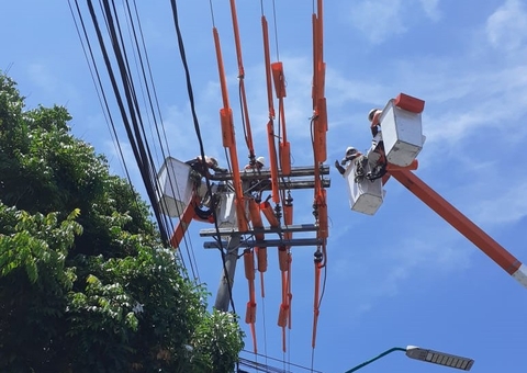 Ruas de 4 bairros de Manaus vão ficar sem energia nesta terça-feira 