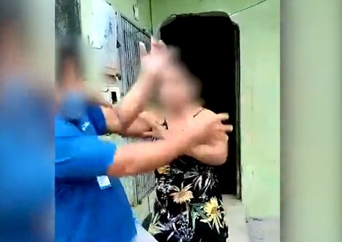 Vídeos: Mulher dá tapa em funcionário e arrebenta carro da empresa Águas de Manaus