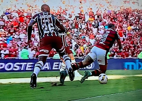 Fla-Flu eletrizante dá vitória ao Fluminense que é vice-líder