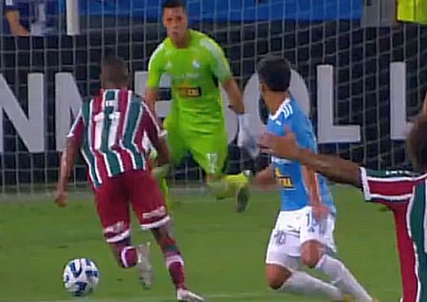 Fluminense vira com 2 de Cano e vence peruanos na estreia de Marcelo