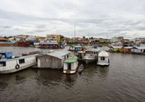 Bebê de 1 ano morre ao cair de flutuante no Amazonas