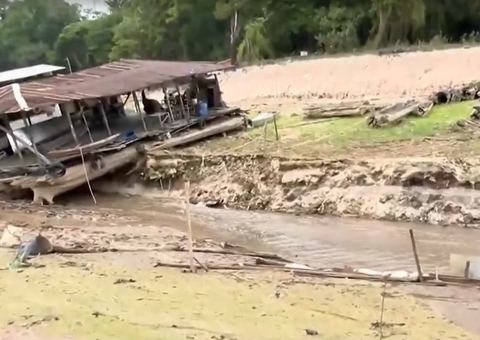Flutuantes são soterrados por lama em meio à estiagem e temporais em Manaus