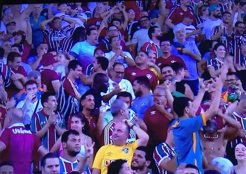 Ato da torcida do Fluminense em apoio ao elenco termina com invasão do CT