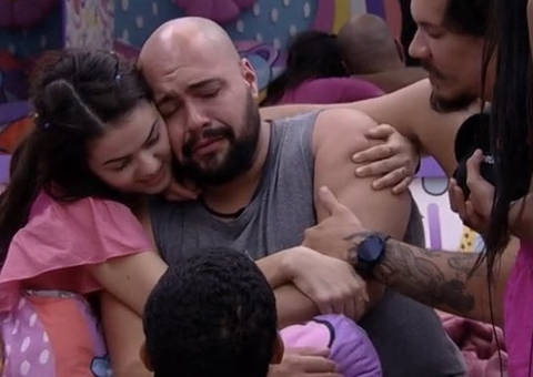 BBB22: Tiago chora após informações de integrantes da Casa de Vidro