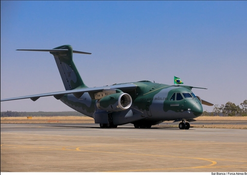 Aeronave da FAB que resgatou brasileiros deixa a Polônia