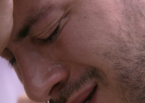 Arthur chora ao saber da desistência de Tiago do BBB22: ‘desculpa, amigo’