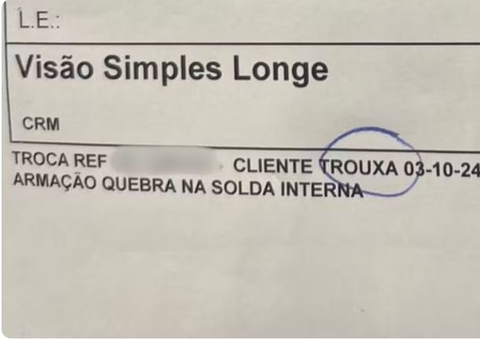 Advogado é chamado de "cliente trouxa" em ótica e denuncia humilhação