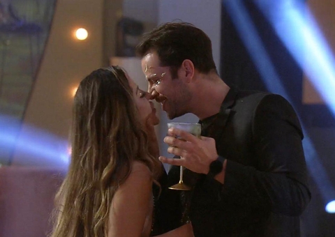 Apaixonado, Gustavo quer continuar romance com Laís fora do BBB22: 'falta um mês'