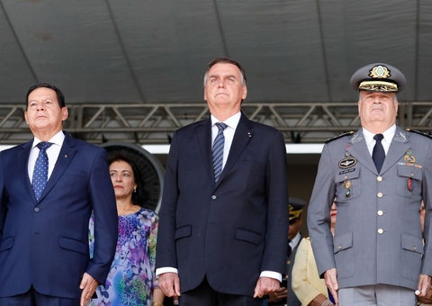 Bolsonaro evita discurso e jornalistas em seu 1º compromisso pós-eleição