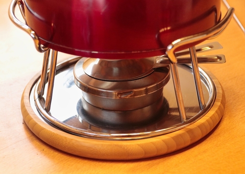 Jovem indígena entra em coma após acidente com fondue em jantar de formatura