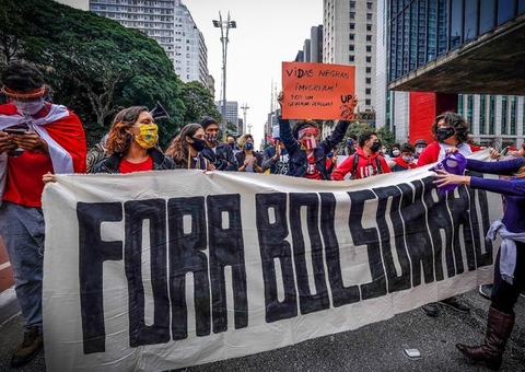 Manifestantes fazem atos contra Bolsonaro e a favor da vacinação em todo país