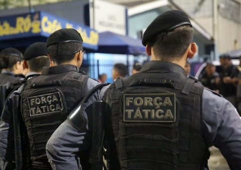 Homem é preso com colete balístico, armas, drogas e balança de precisão em Manaus