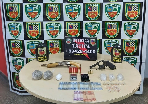 Homem é preso com armas e drogas na frente de casa em Manaus