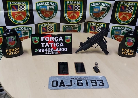 Trio é preso com submetralhadora falsa e carro com marcas de tiro em Manaus