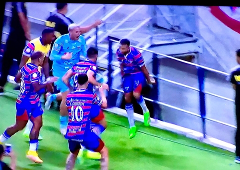 Mirando G8, Fortaleza recebe Coritiba, que quer acabar com chance de rebaixamento