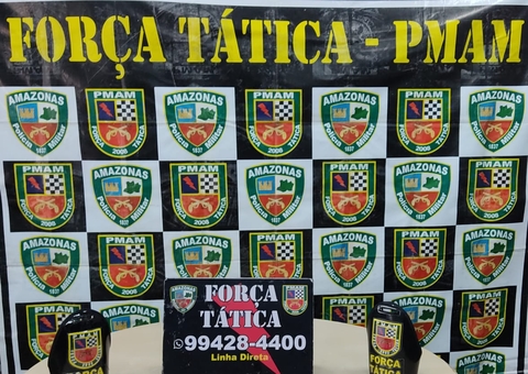 Homens são presos ostentando armas após ataque em Manaus