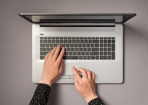 Marido traído vai indenizar ex-mulher após divulgar conversas dela com amante na internet