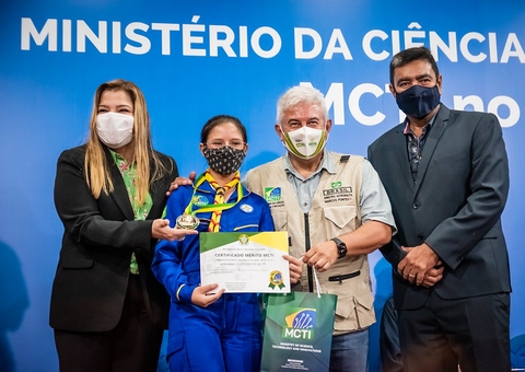 Olimpíada de Astronomia: Estudantes recebem medalhas do ministro Marcos Pontes em Manaus