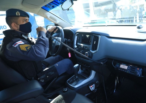 Dupla é presa com arma de brinquedo e moto roubada em Manaus