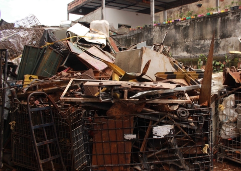 Quatro sucatarias são interditadas após fiscalização em Manaus