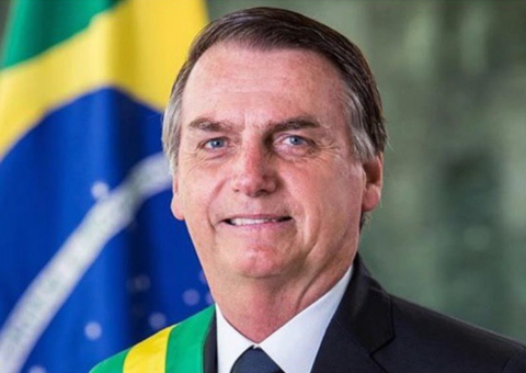 Bolsonaro afirma que "a Amazônia não pode pegar fogo pois é úmida" 