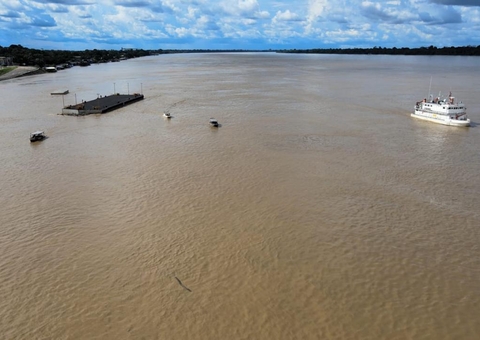 Marinha realiza sondagem no porto de Humaitá após acidente com balsas