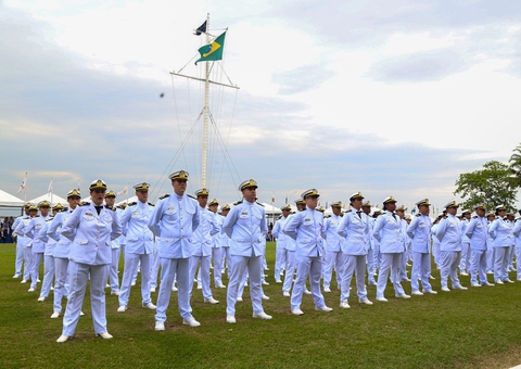 Marinha abre 174 vagas em concursos para candidatos de nível superior