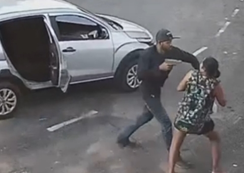 Dupla é presa após roubar carro para cometer arrastões em Manaus