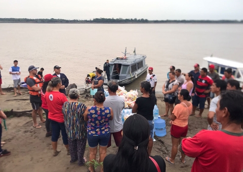 Marinha entrega cestas básicas a comunidades ribeirinhas do Amazonas