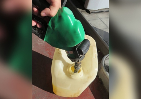 Homem surta após não conseguir comprar gasolina e é baleado por policial